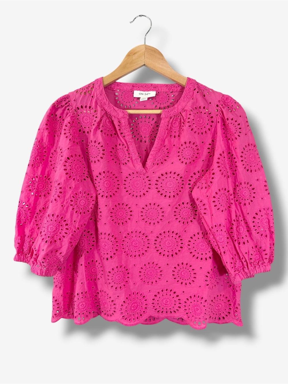 On 34th Pink Eyelet Puff Sleeve Top Size S Scallop Trim Split V-Neck Casual